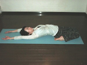 満月の不調には、リラックスヨガはバツ！