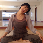 肩こり解消ストレッチ・簡単ヨガポーズ動画