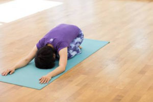 災害の時に、気持ちを落ち着ける・不安を和らげるポーズ